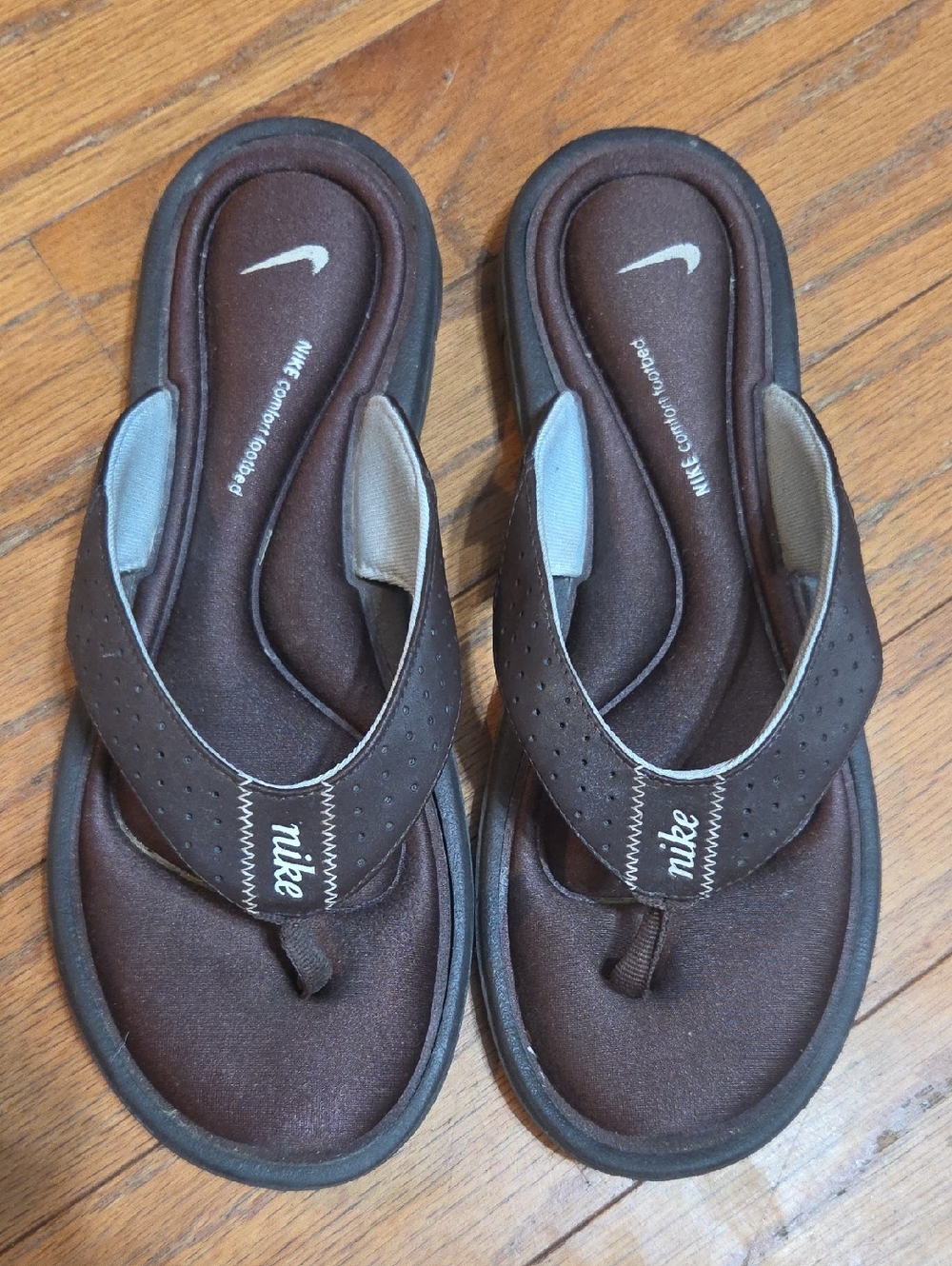 NIKE comfort footbed Brown  flip flops Sandsls Size 10